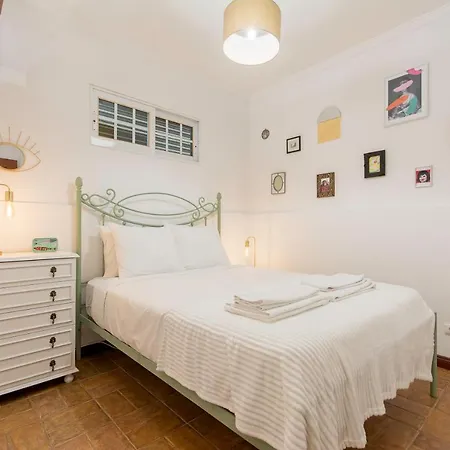 Casa Tulipas - Nogueira De * Azeitao